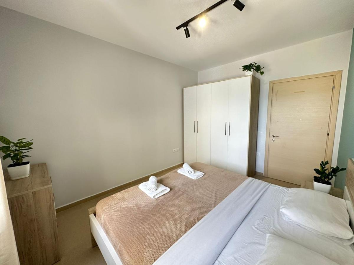 Trea Accomodations - On Private Beach With Sunbed & Umbrella Vlorë Extérieur photo