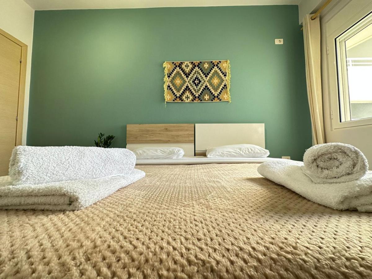 Trea Accomodations - On Private Beach With Sunbed & Umbrella Vlorë Extérieur photo