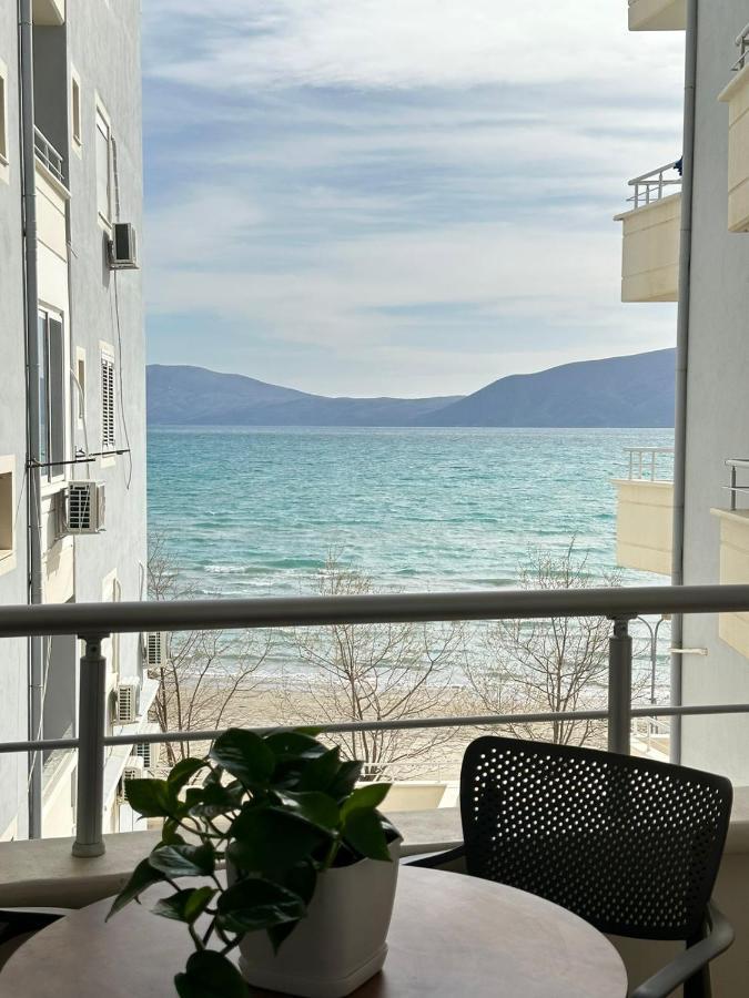 Trea Accomodations - On Private Beach With Sunbed & Umbrella Vlorë Extérieur photo